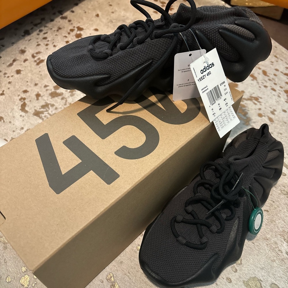 Brand New Yeezy 450 Dark Slate size 10.5 Men’s ASKING $270

Retail $516 + Tax